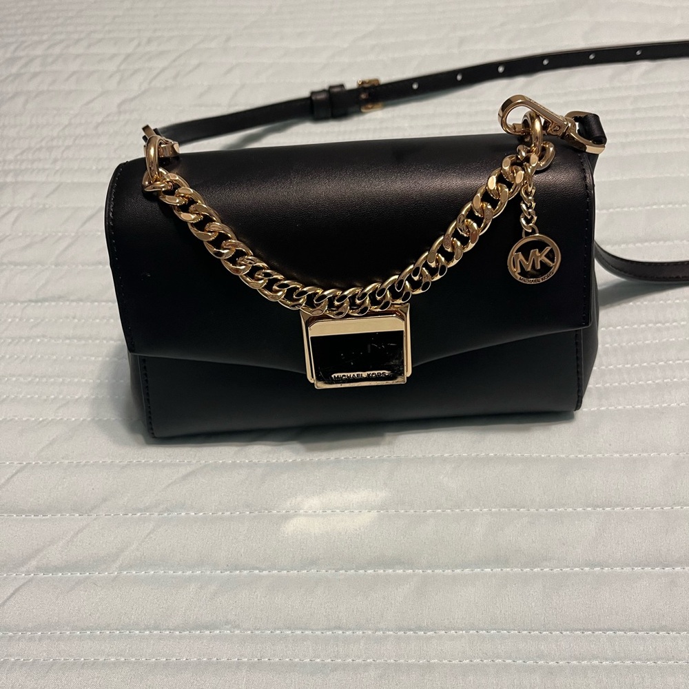 Michael kors crossbody, excellent shape, 7.5 x 5 x 2.5